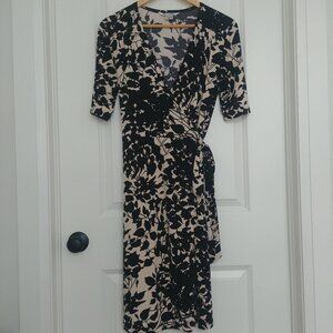 Blush nude pink black leaf pattern V neck stretchy wrap dress size S 6-8